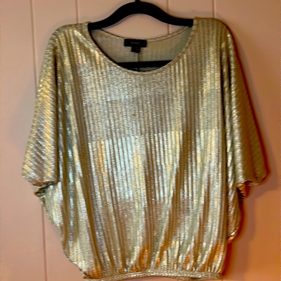 Espresso Tops - Gold shimmery top for casual or going out! Size small